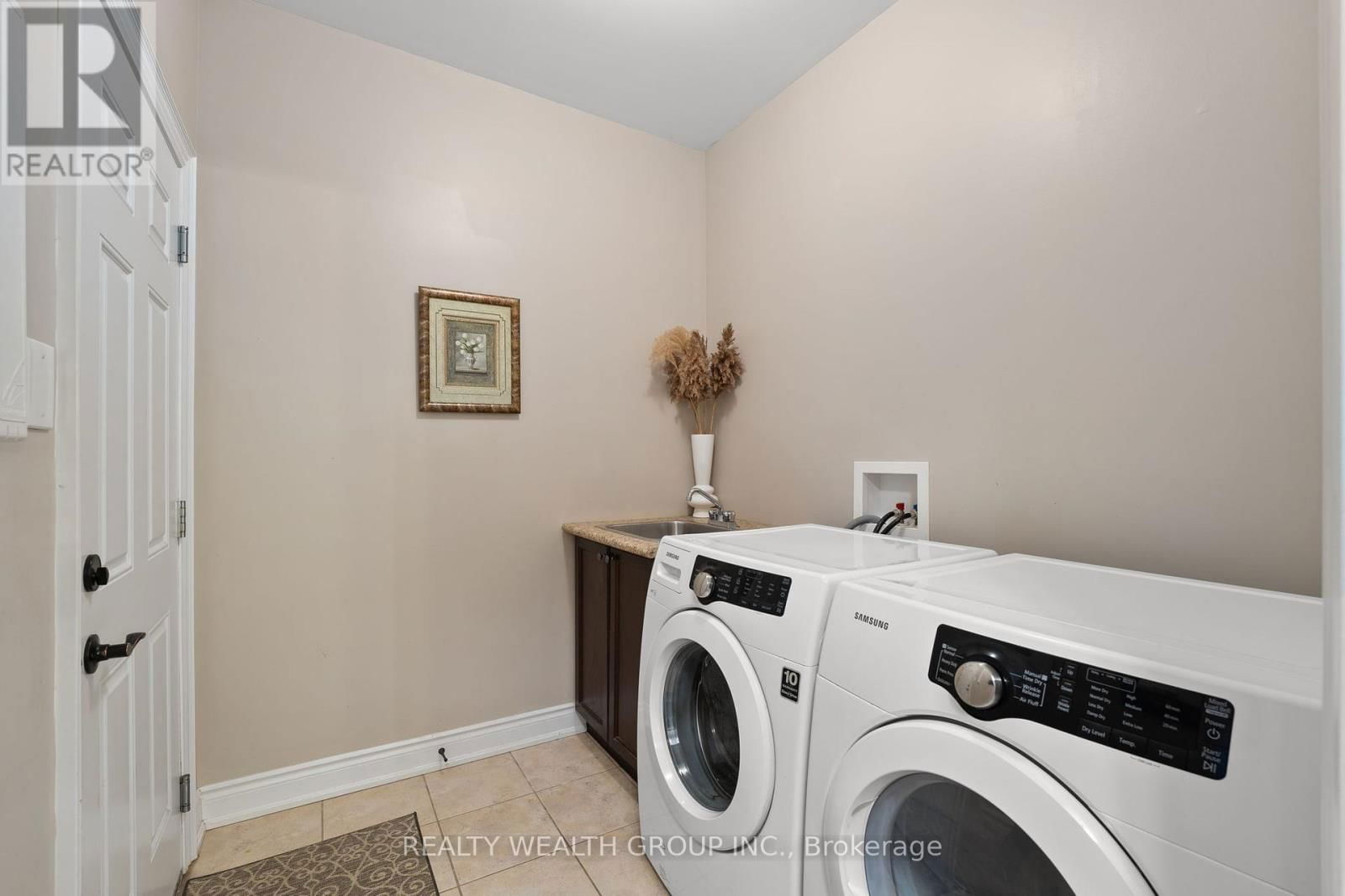 1056 QUARRY DRIVE Image 16