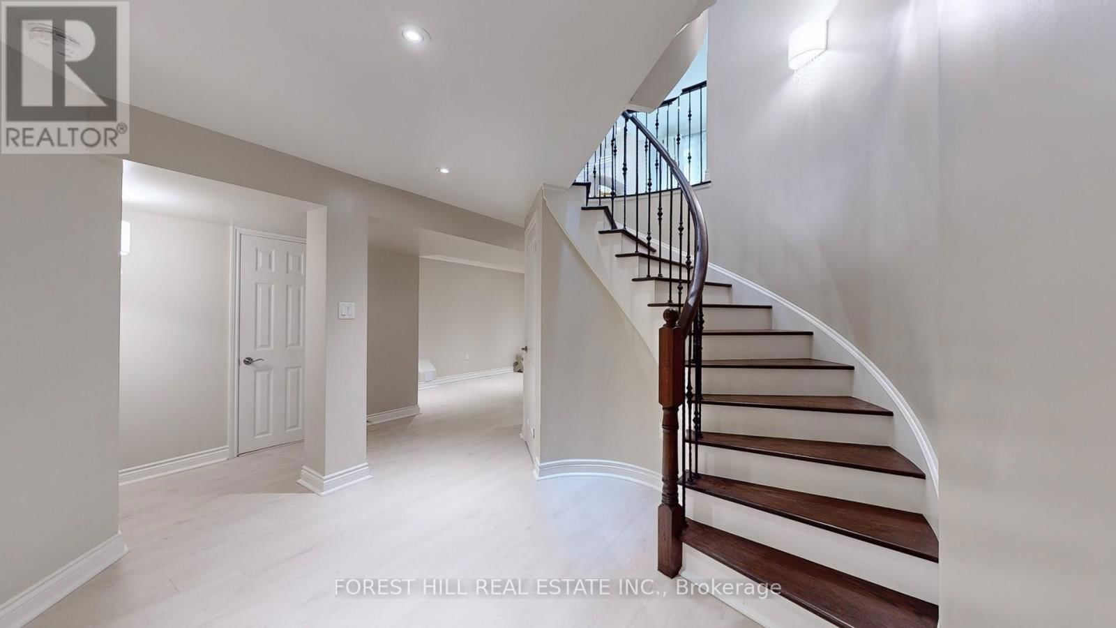 57 - 280 PARADELLE DRIVE Image 37