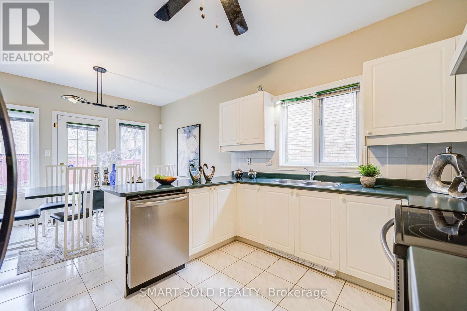 14 CANYON CREEK AVENUE Image 17