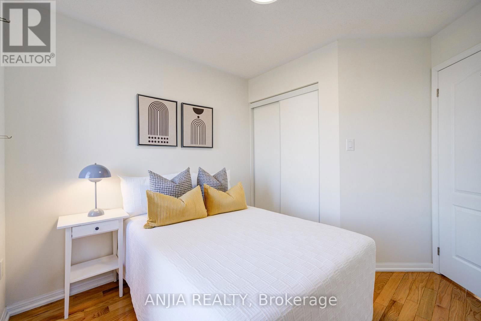 42 GAS LAMP LANE Image 32