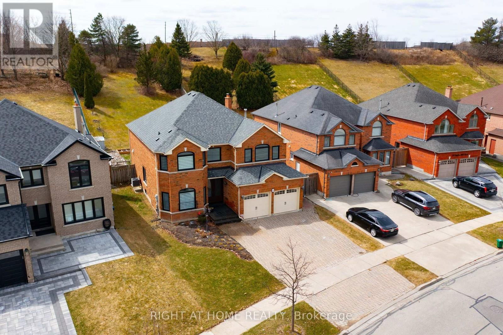 48 VAUGHAN MILLS ROAD NORTH Image 50