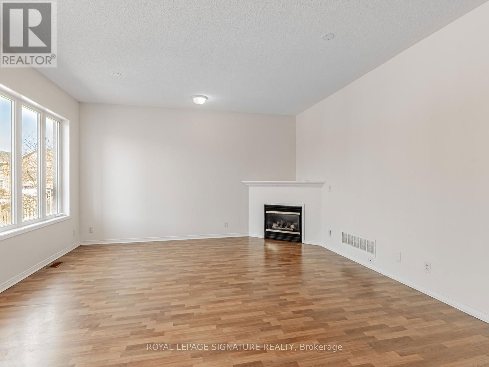 33 BILBERRY CRESCENT Image 10