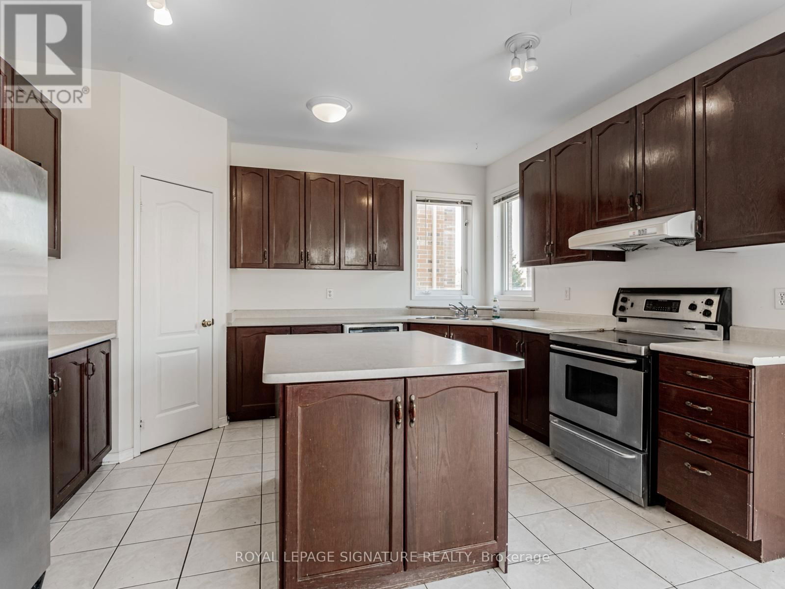 33 BILBERRY CRESCENT Image 16