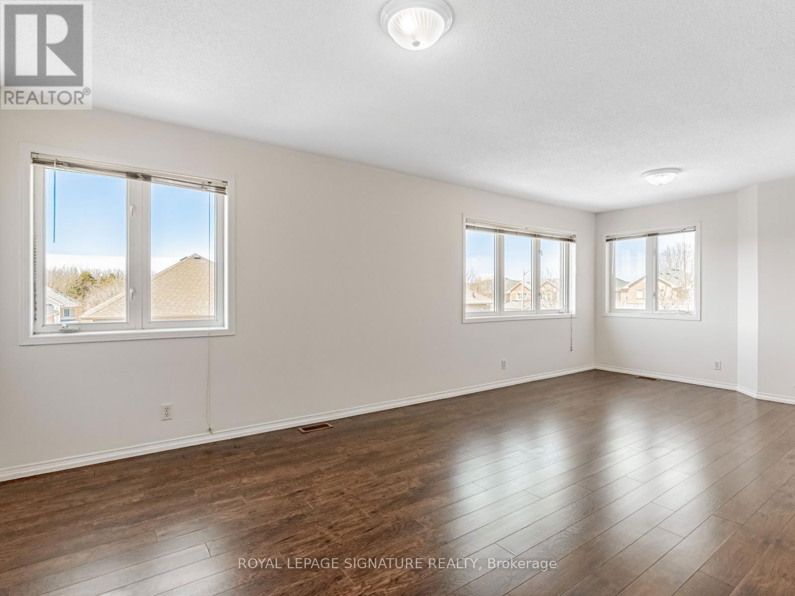 33 BILBERRY CRESCENT Image 25