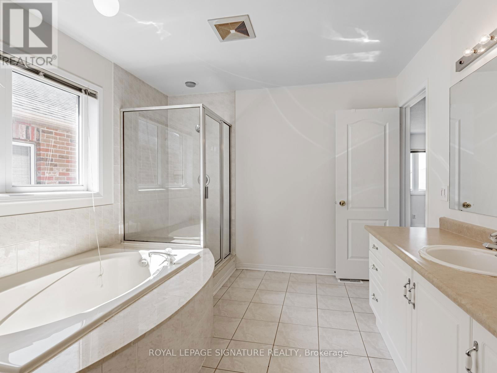 33 BILBERRY CRESCENT Image 30