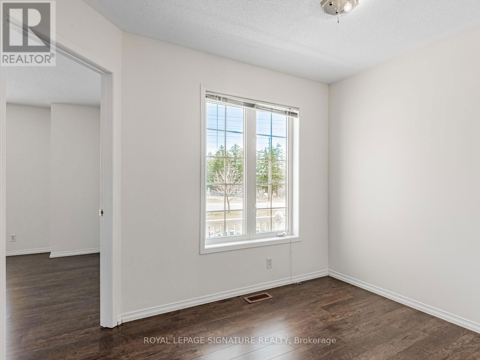 33 BILBERRY CRESCENT Image 38