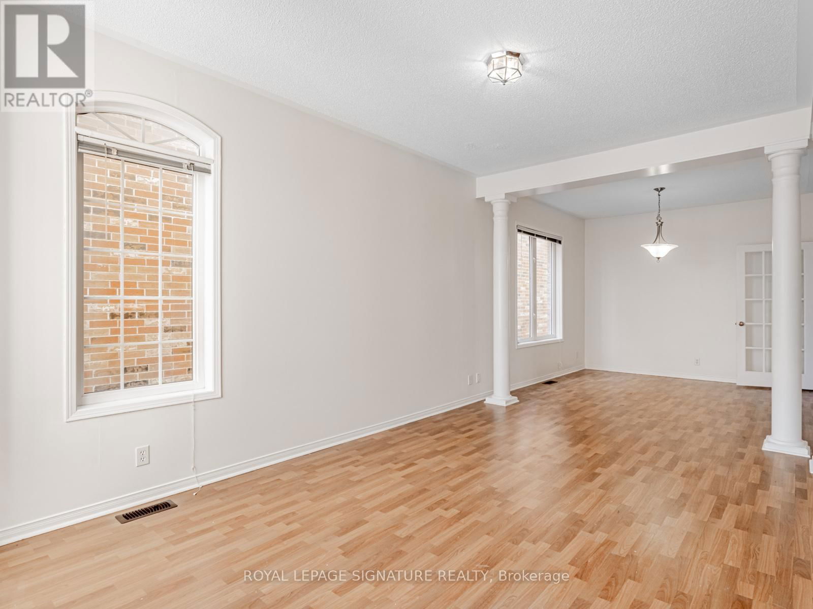 33 BILBERRY CRESCENT Image 4