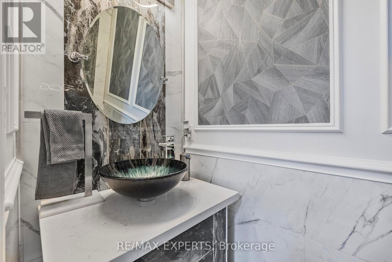 24 FARIS STREET Image 19