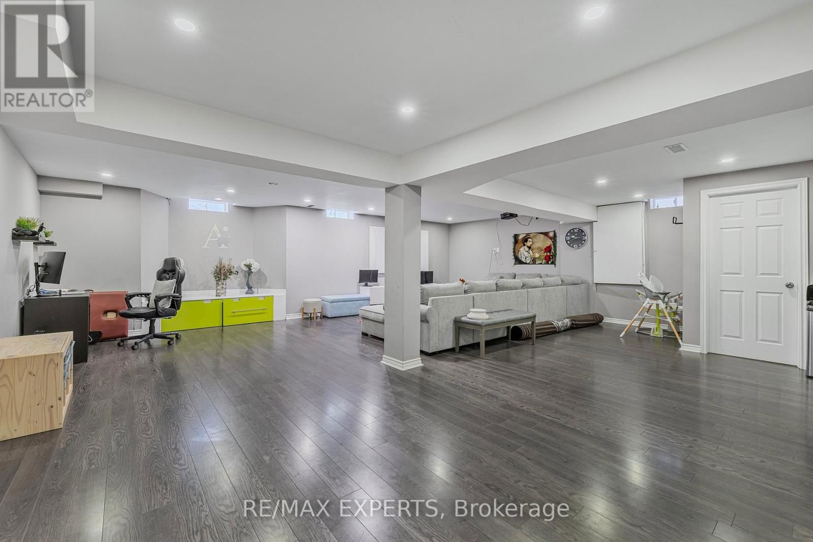 24 FARIS STREET Image 40