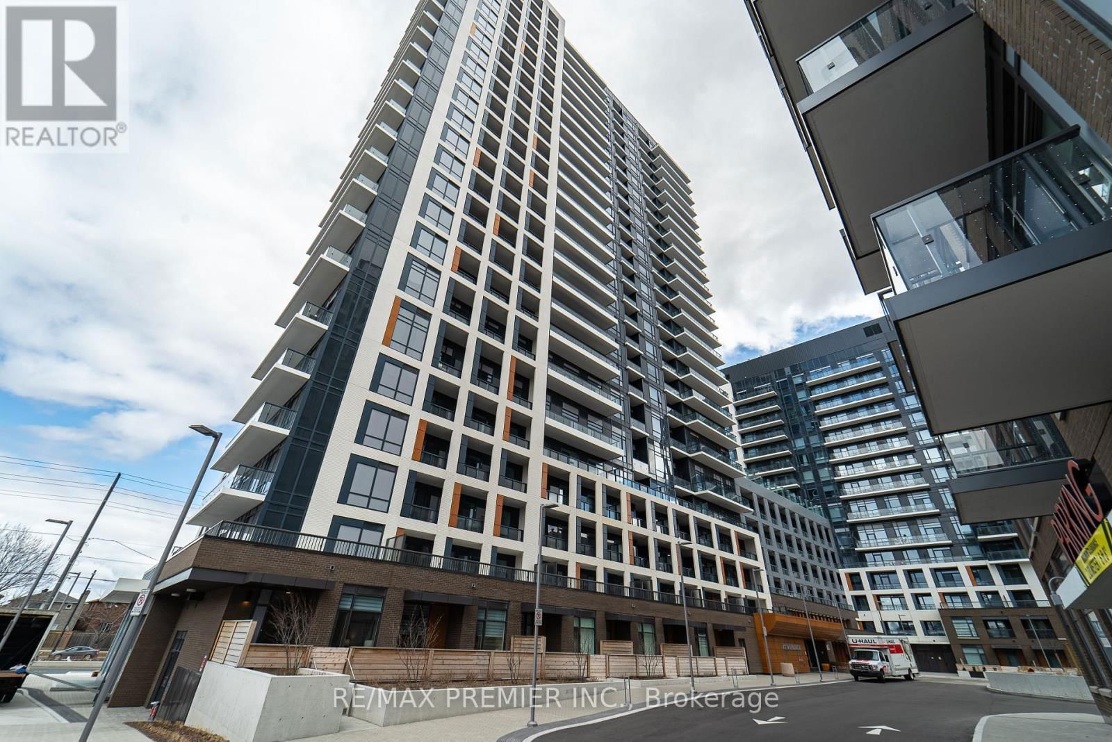 B104 - 7950 BATHURST STREET Image 3