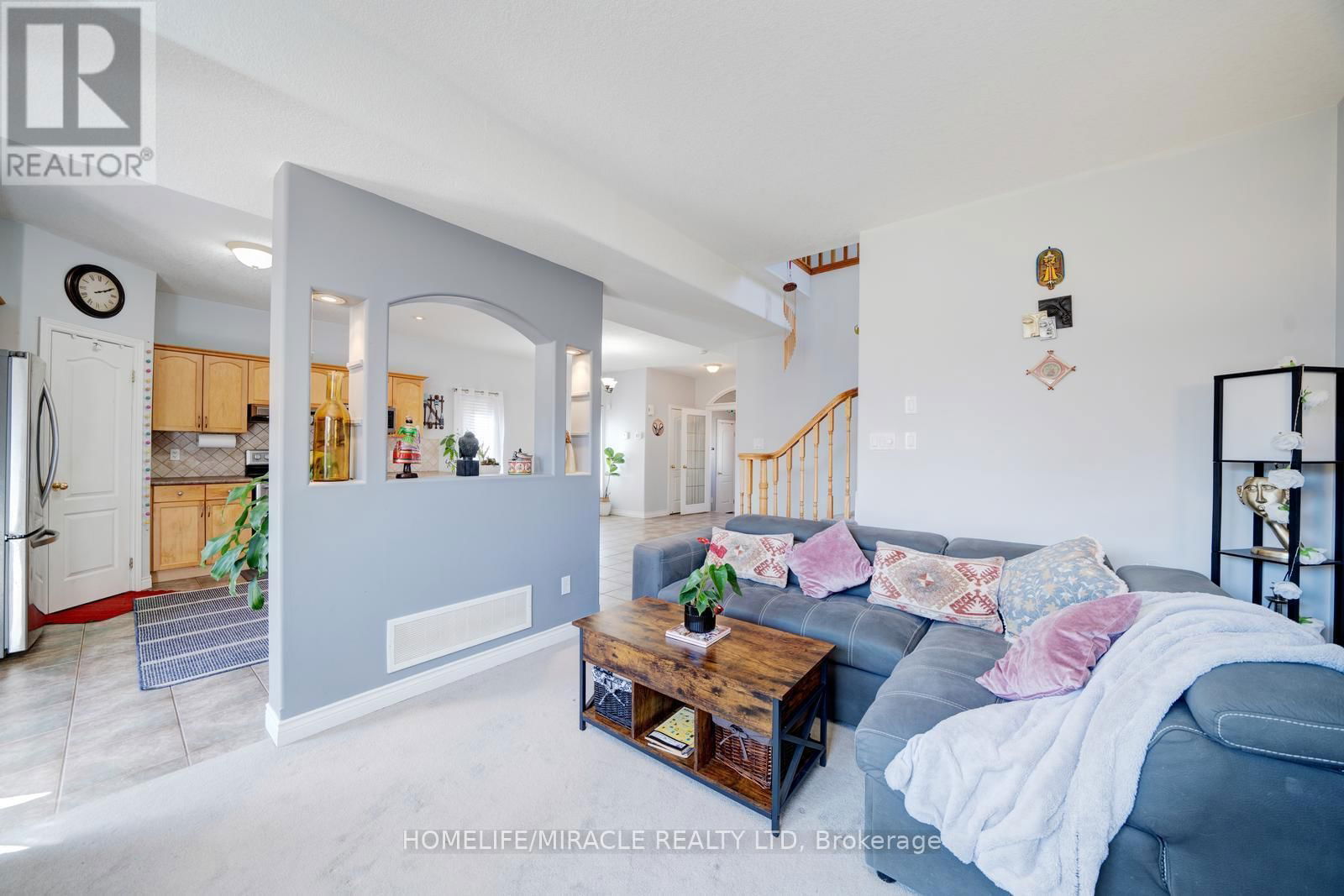 81 SHEPHARD AVENUE Image 10