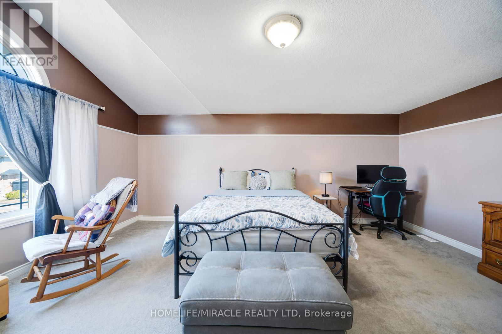 81 SHEPHARD AVENUE Image 11