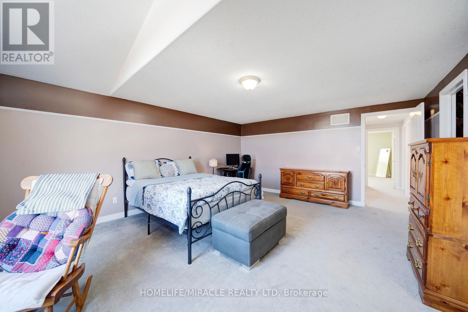 81 SHEPHARD AVENUE Image 12