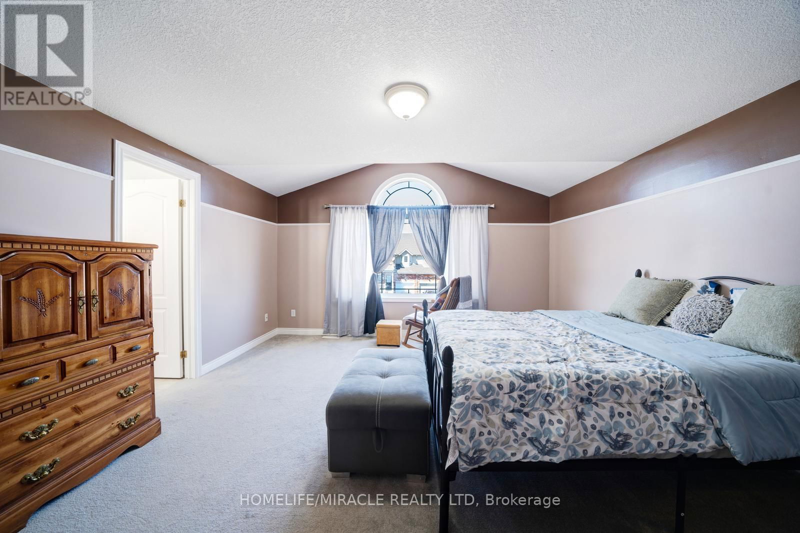 81 SHEPHARD AVENUE Image 13