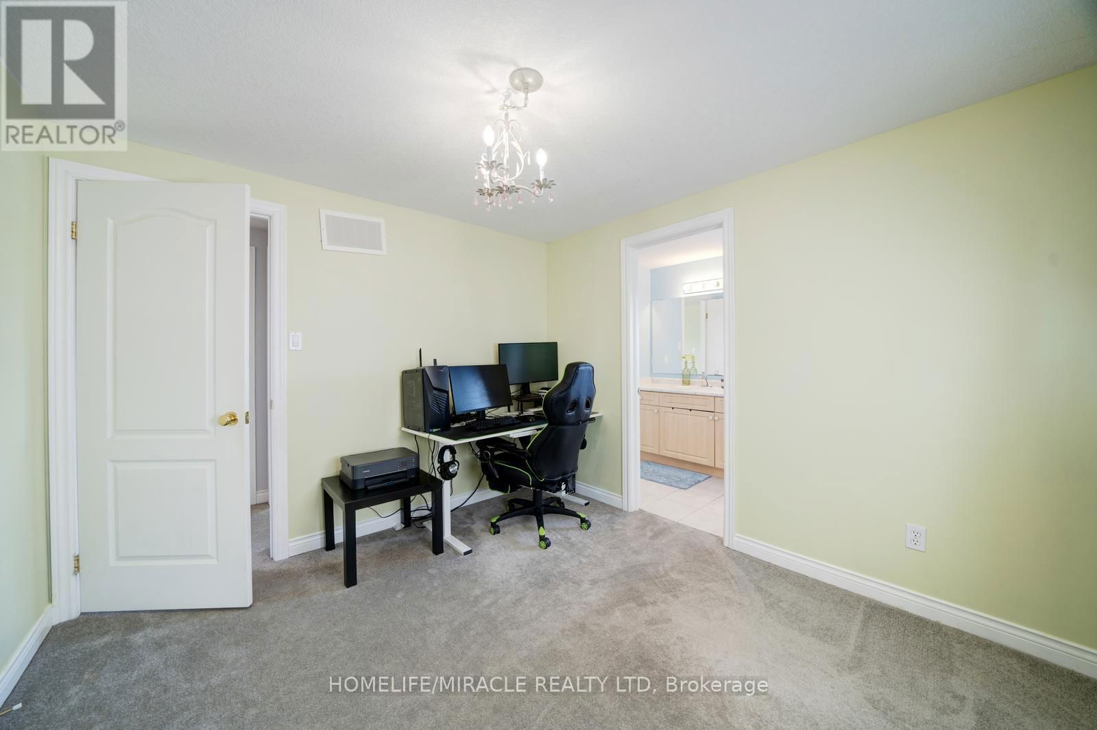 81 SHEPHARD AVENUE Image 14