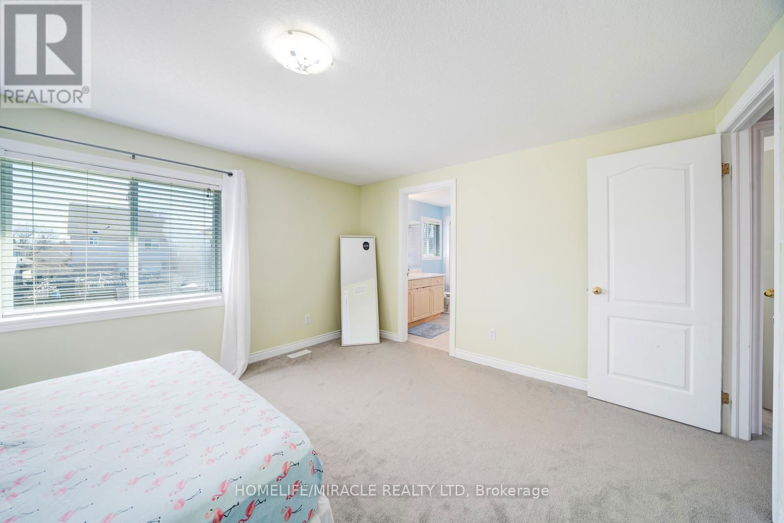 81 SHEPHARD AVENUE Image 15