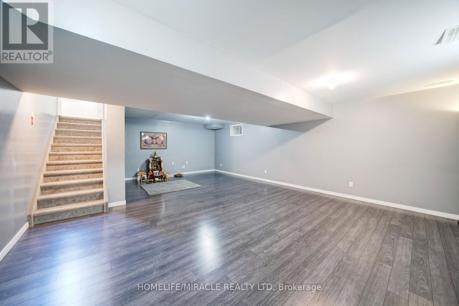81 SHEPHARD AVENUE Image 17