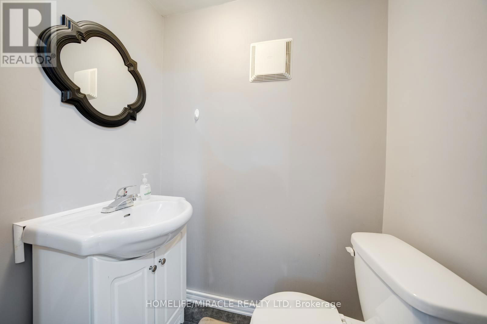 81 SHEPHARD AVENUE Image 18