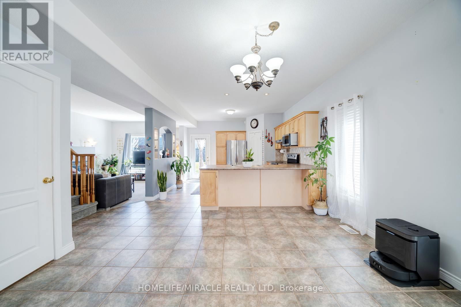 81 SHEPHARD AVENUE Image 22