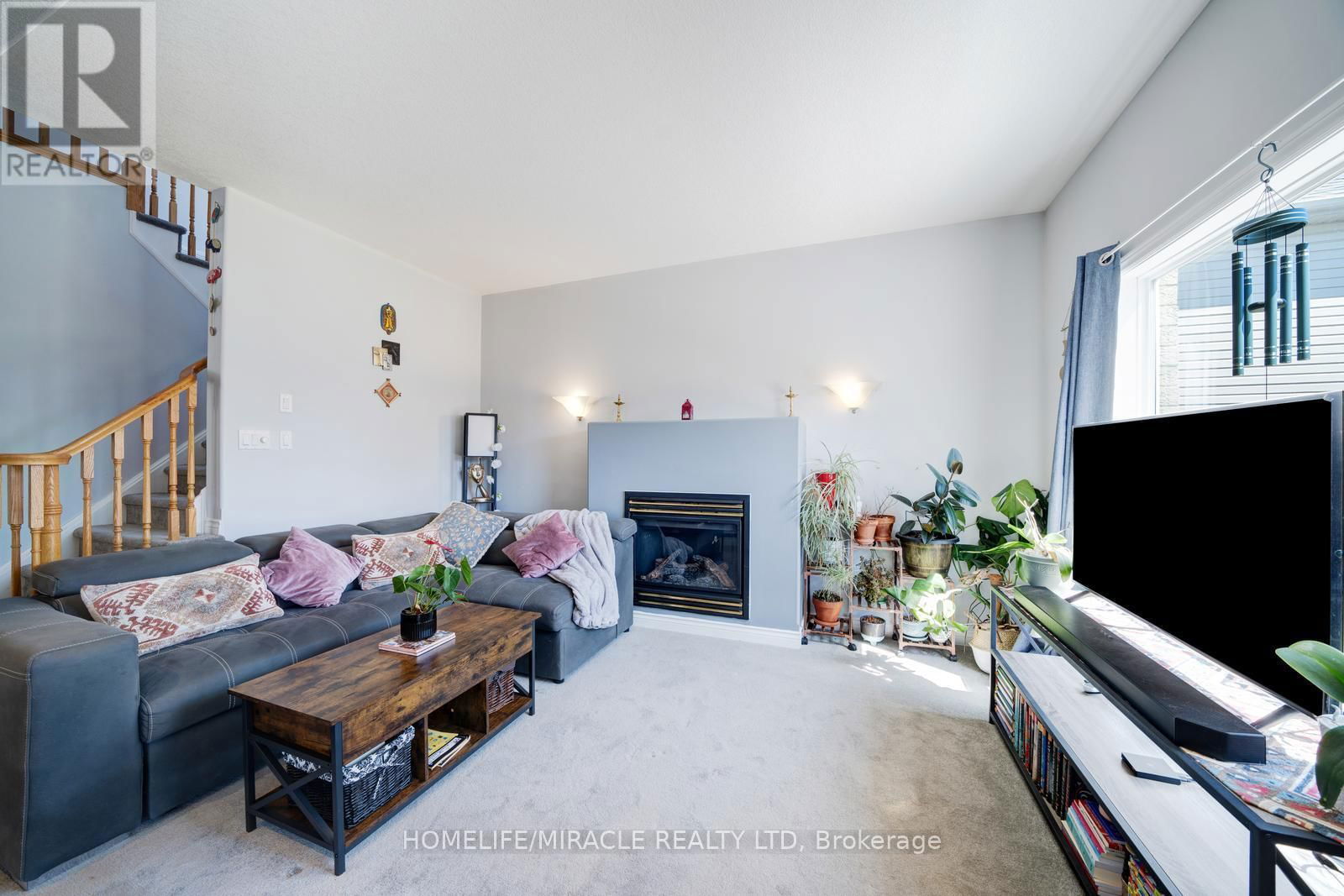 81 SHEPHARD AVENUE Image 25