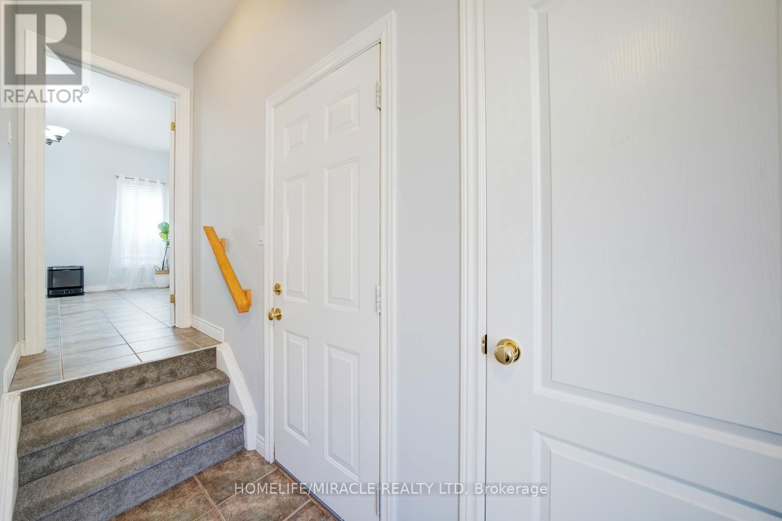 81 SHEPHARD AVENUE Image 28