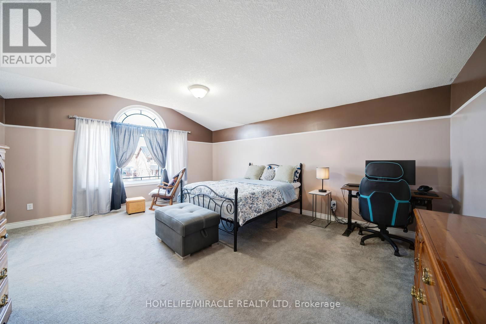 81 SHEPHARD AVENUE Image 32