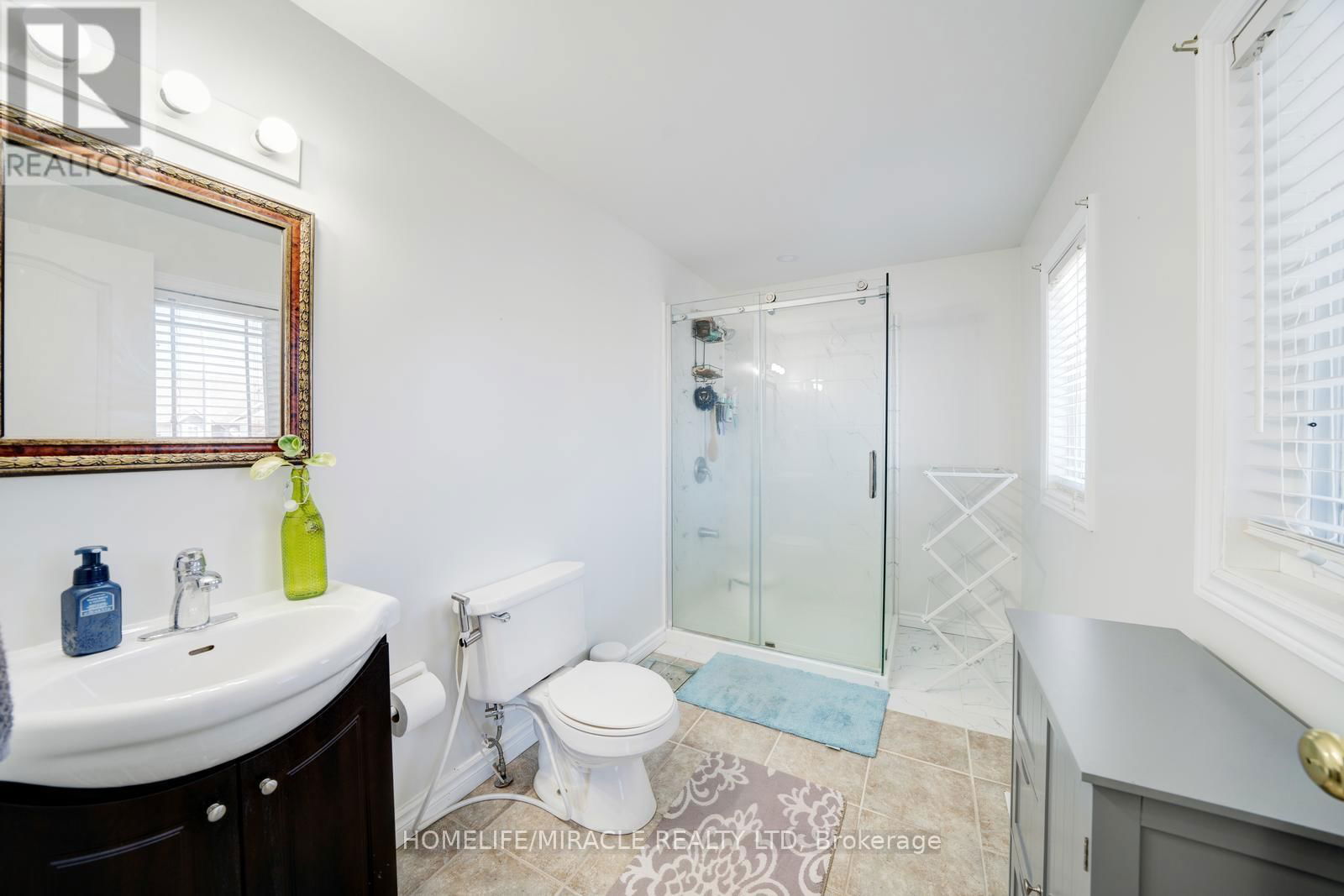 81 SHEPHARD AVENUE Image 33