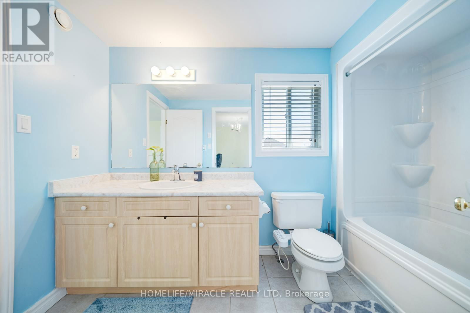 81 SHEPHARD AVENUE Image 37