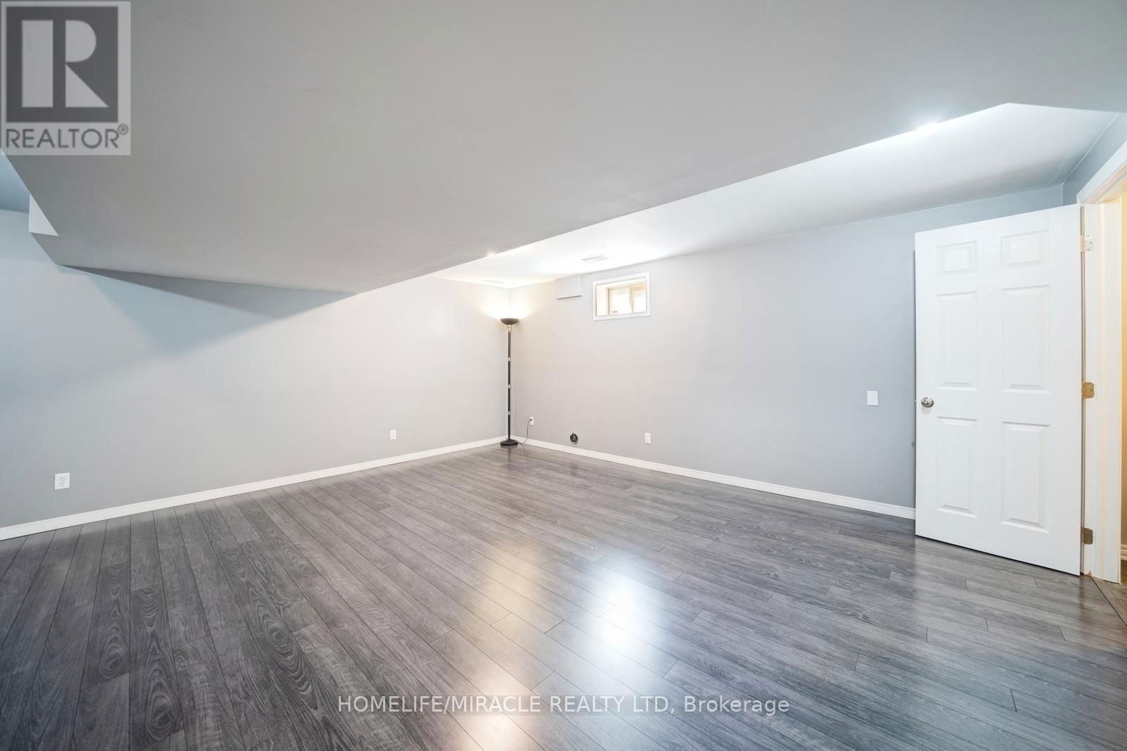 81 SHEPHARD AVENUE Image 42
