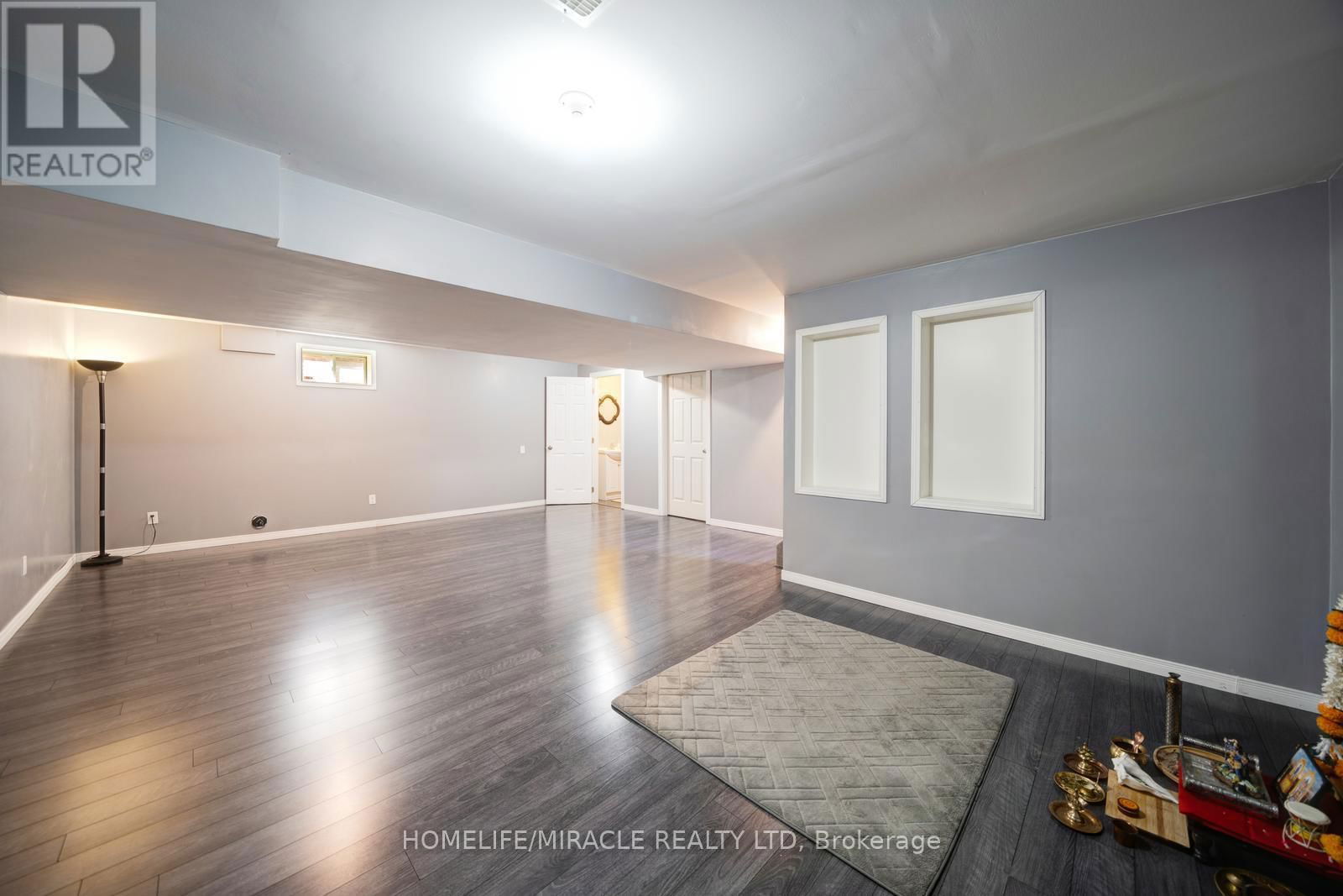 81 SHEPHARD AVENUE Image 44