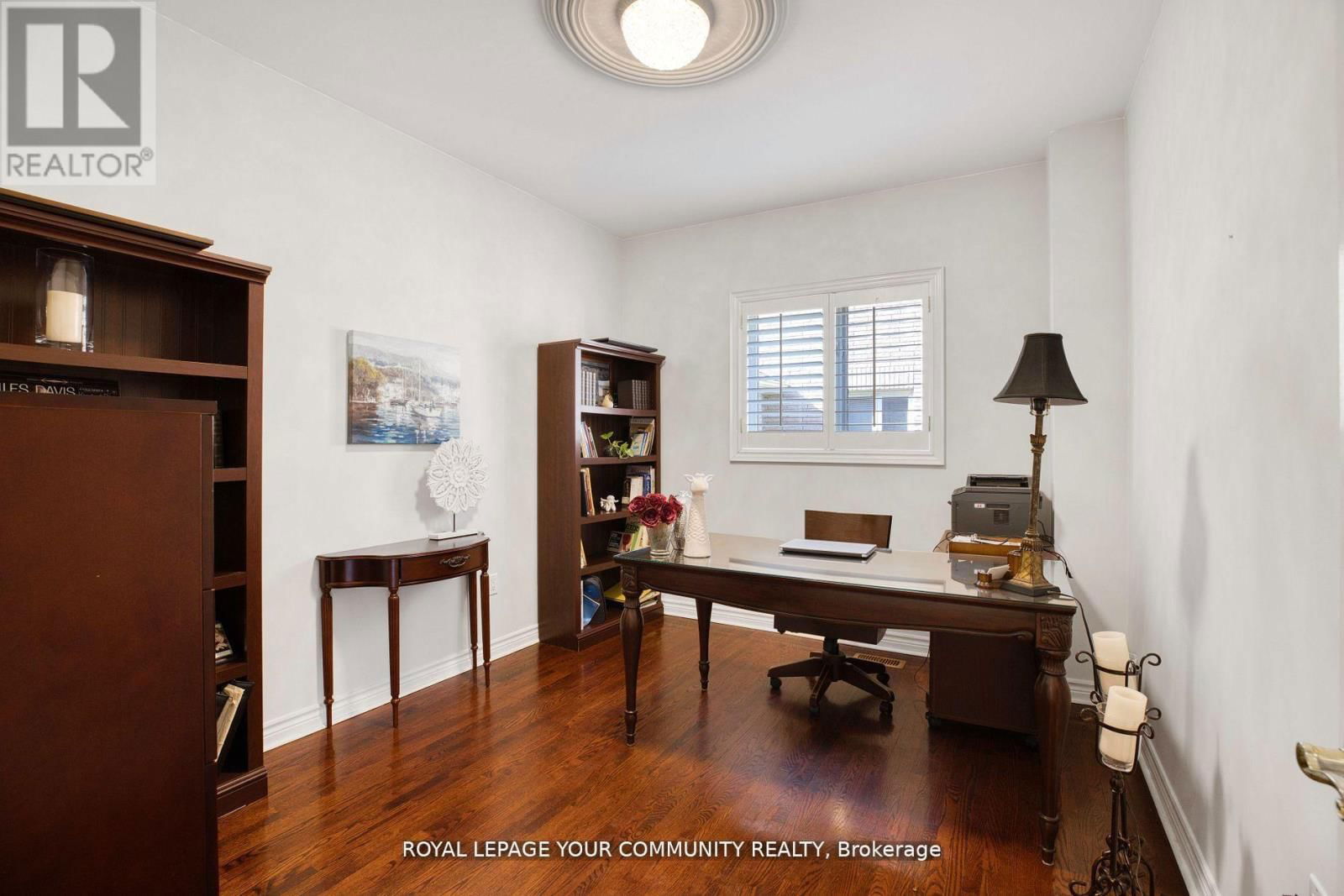 130 GREY ALDER AVENUE Image 11