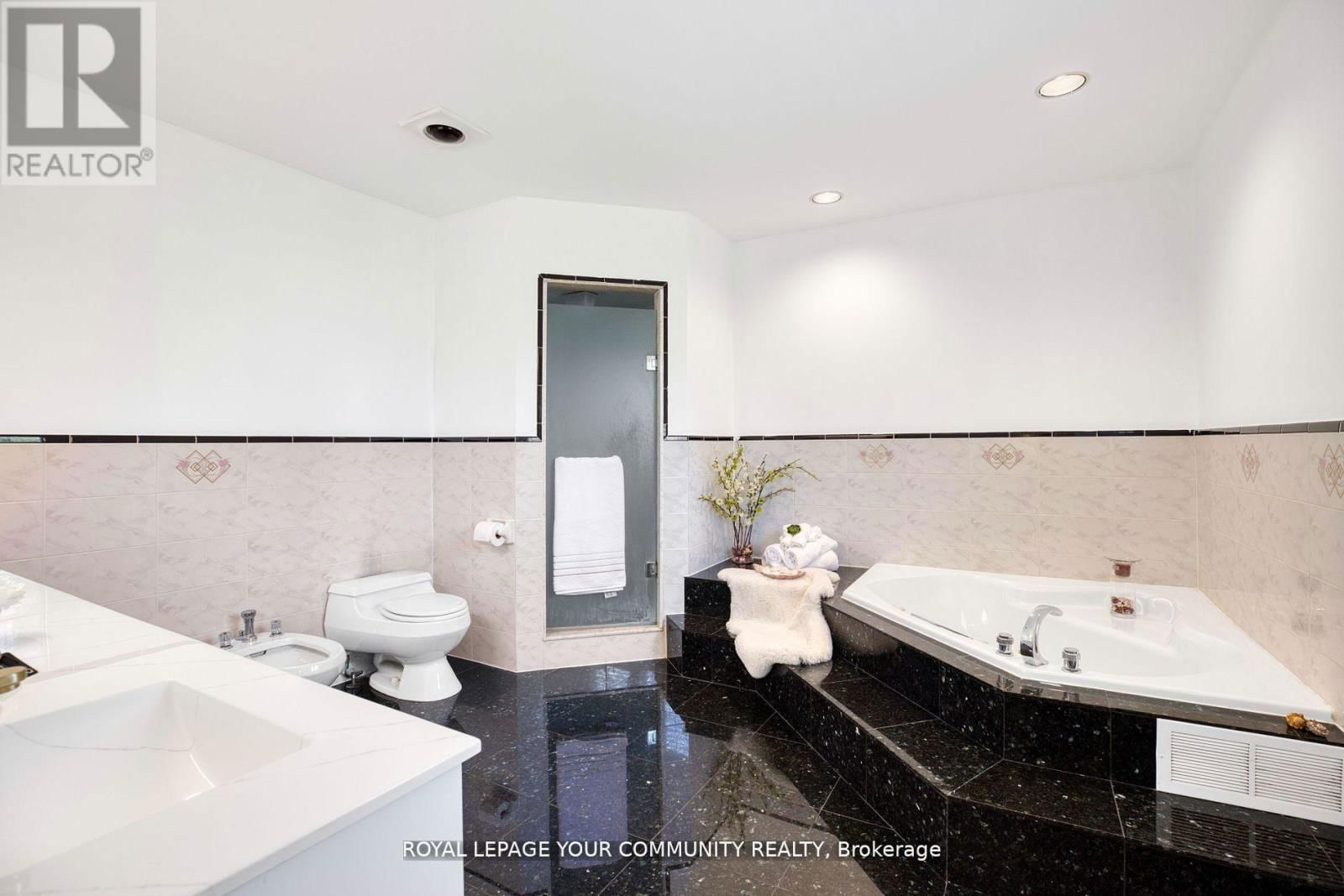 130 GREY ALDER AVENUE Image 22