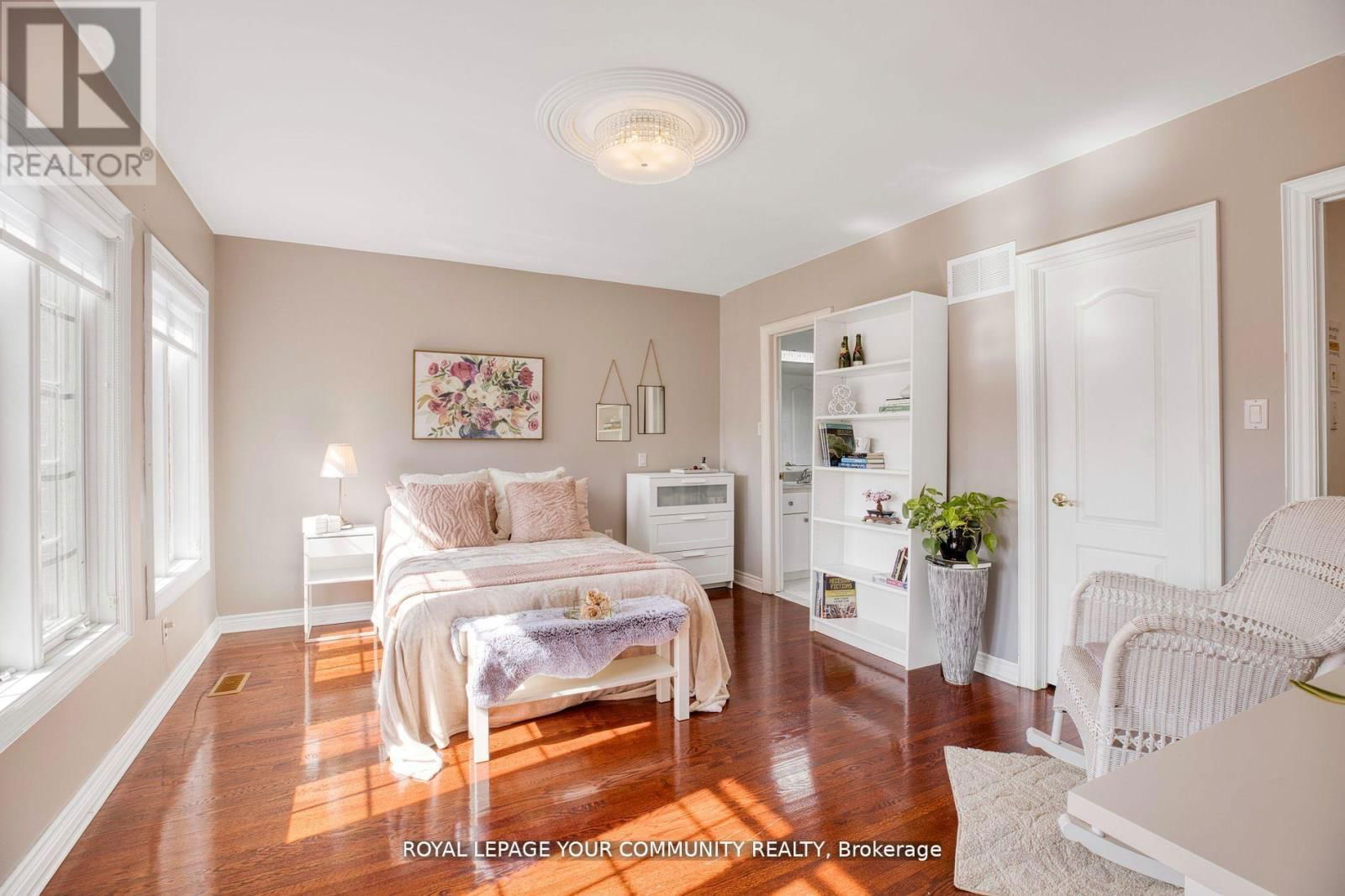 130 GREY ALDER AVENUE Image 25
