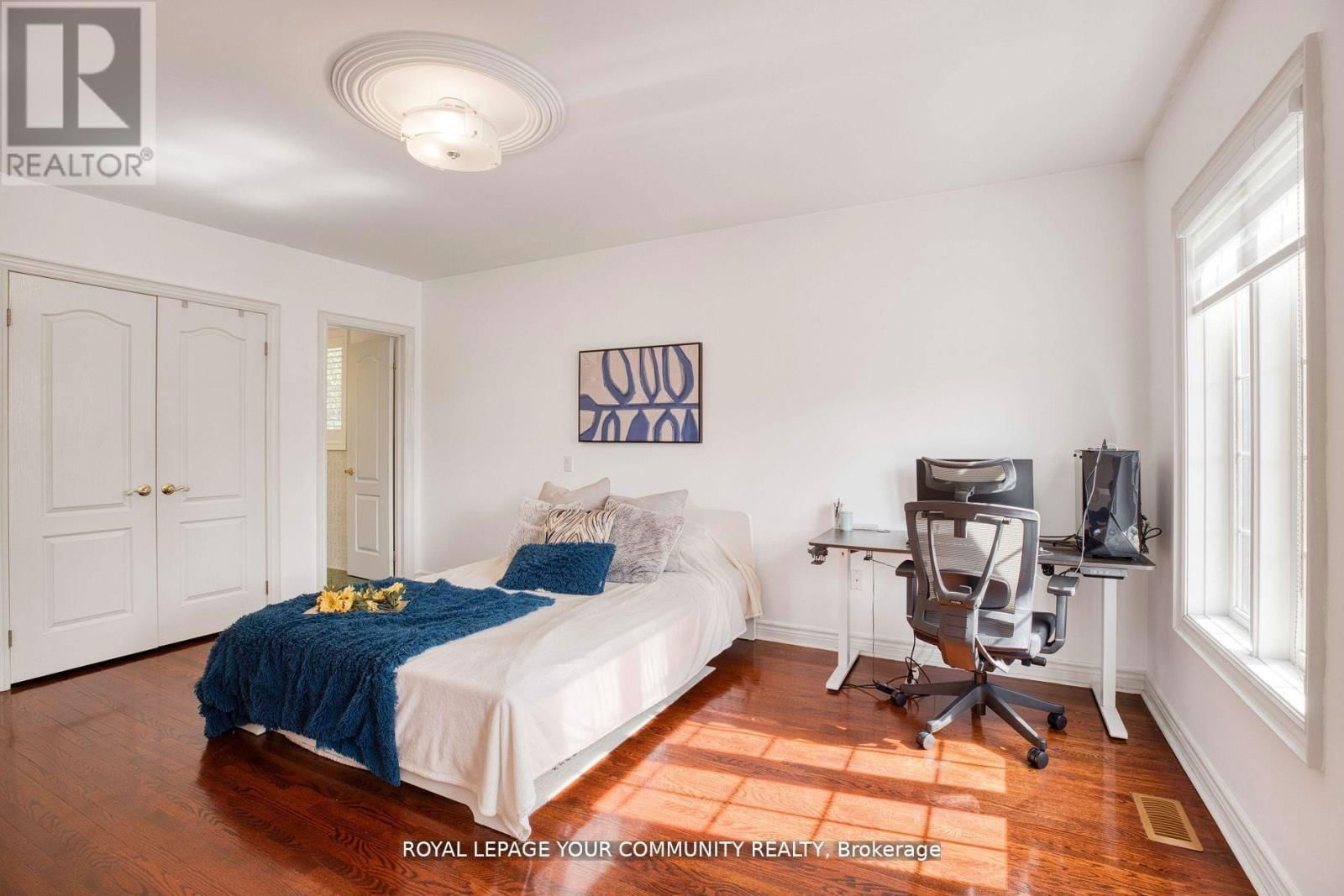 130 GREY ALDER AVENUE Image 26