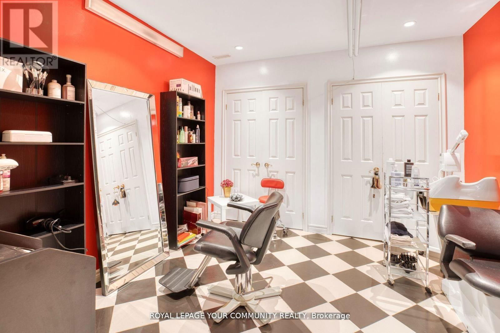 130 GREY ALDER AVENUE Image 31