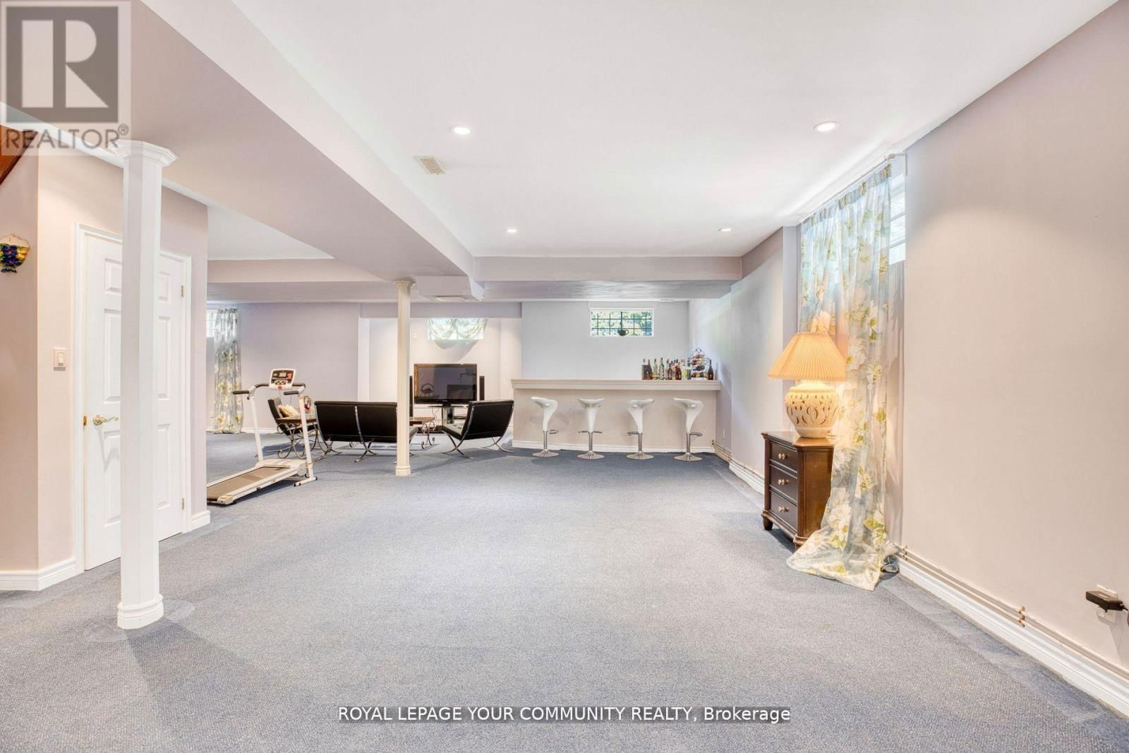 130 GREY ALDER AVENUE Image 32