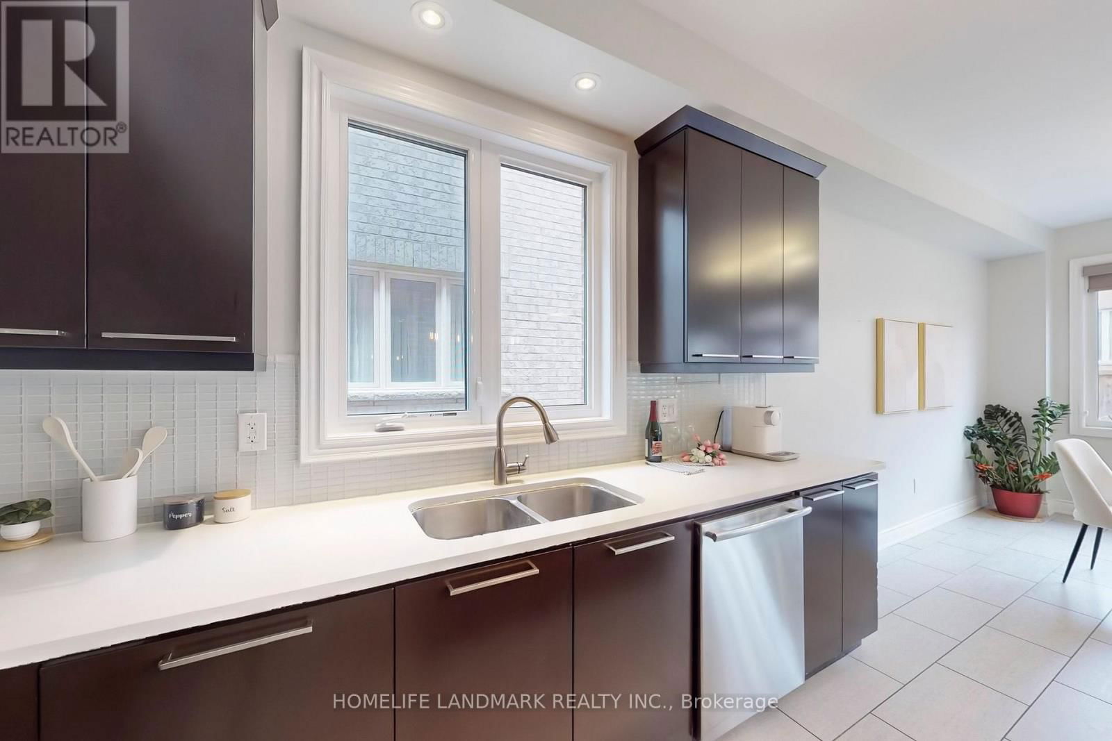 199 JOHN DAVIS GATE Image 12