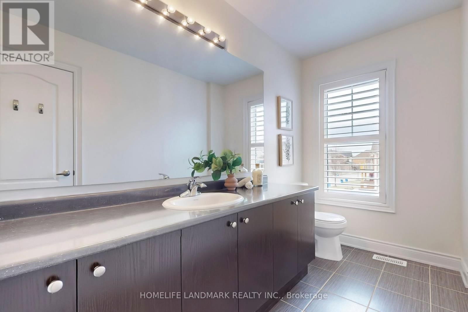 199 JOHN DAVIS GATE Image 26