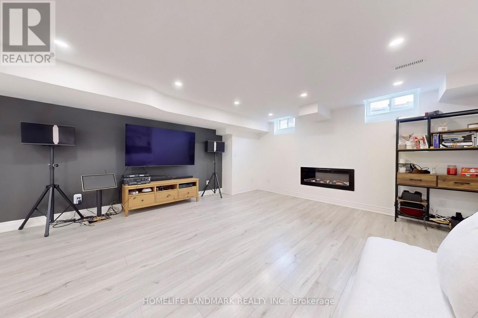 199 JOHN DAVIS GATE Image 36