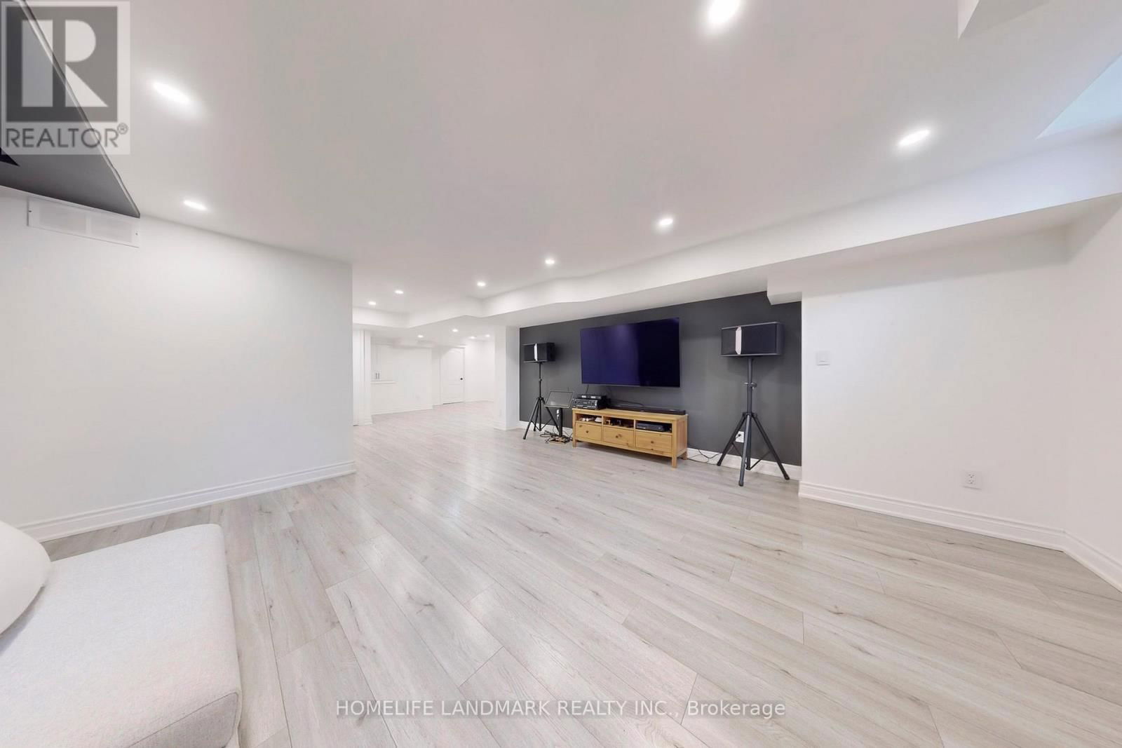 199 JOHN DAVIS GATE Image 37