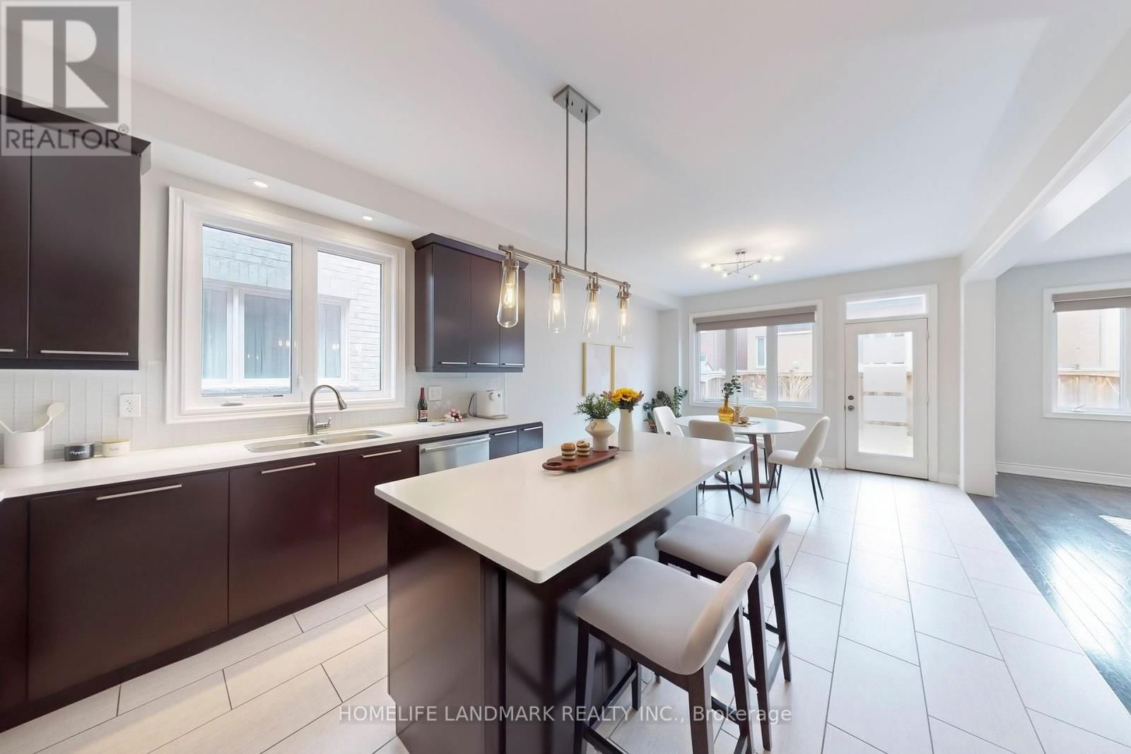 199 JOHN DAVIS GATE Image 6