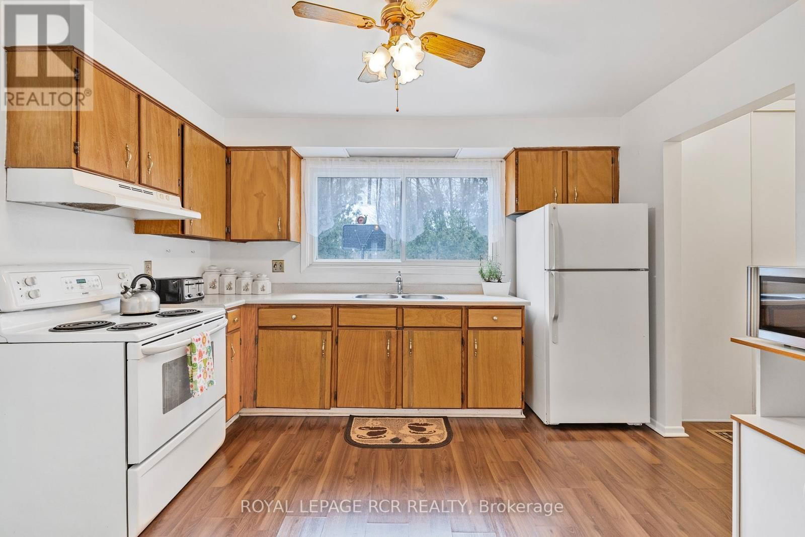 856 MAGNOLIA AVENUE Image 14