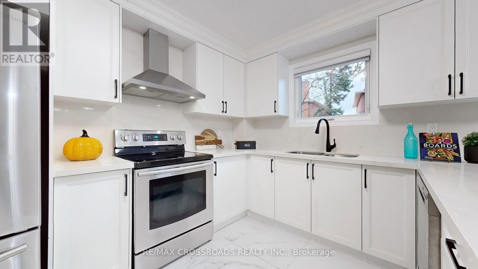 328 ATHA AVENUE Image 11