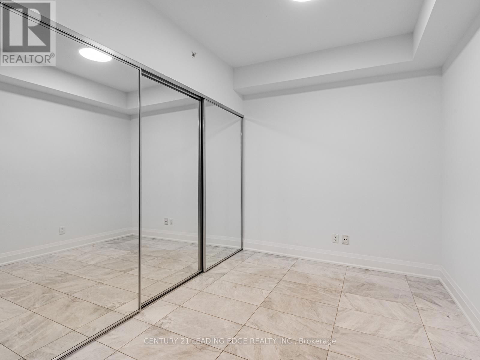 208 - 8302 ISLINGTON AVENUE Image 4