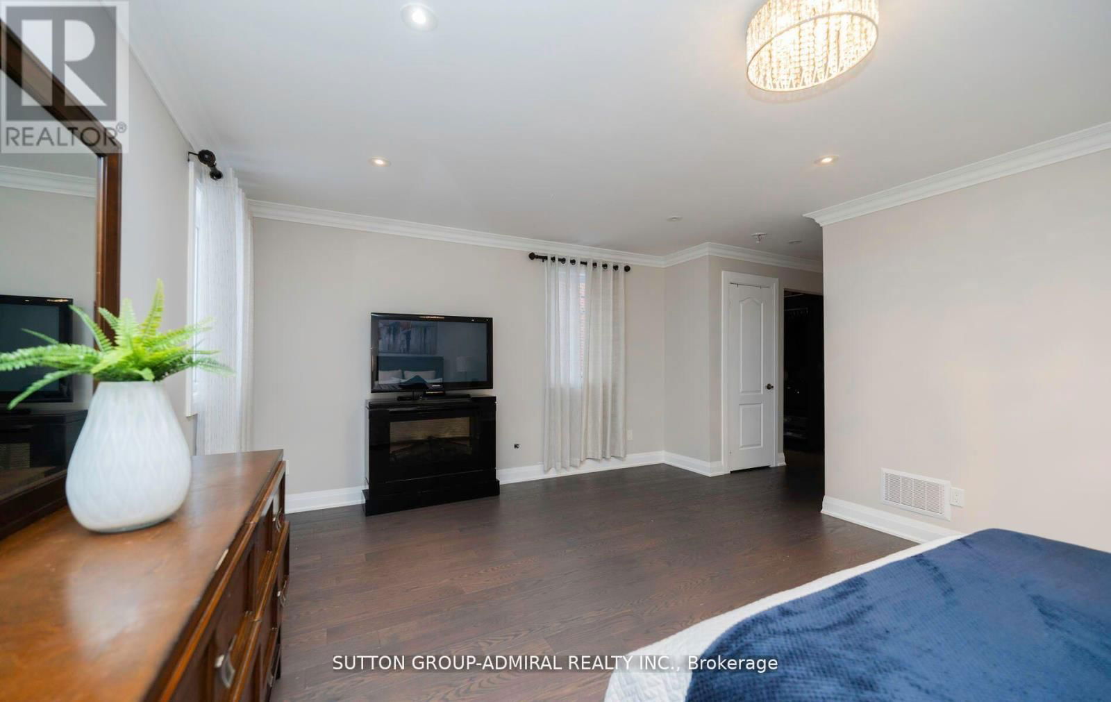 29 ROXBOROUGH LANE Image 21