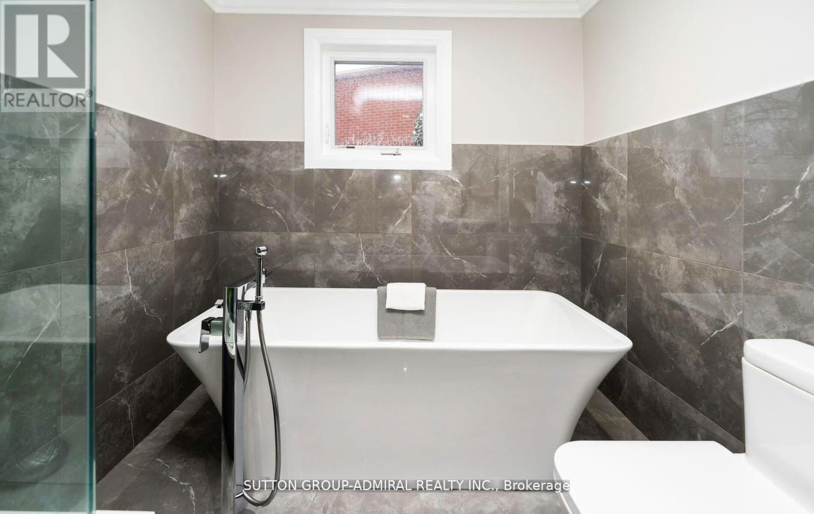 29 ROXBOROUGH LANE Image 24