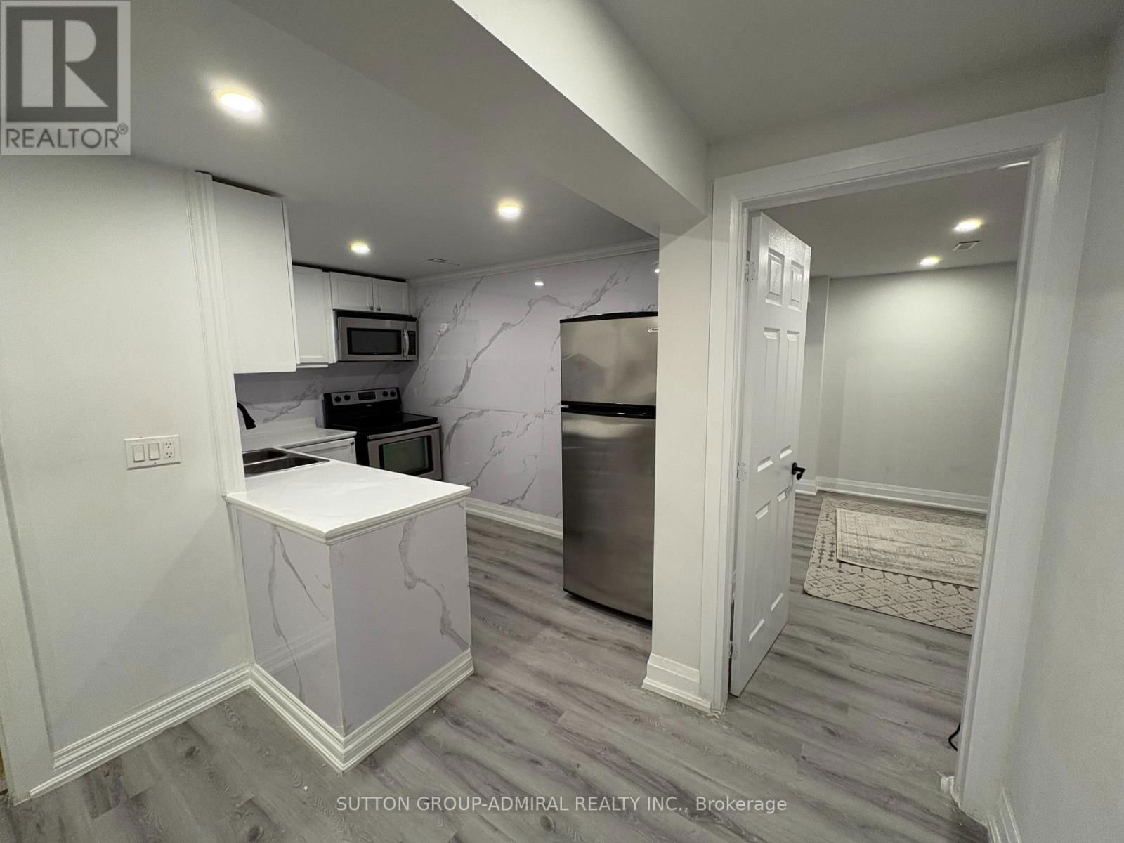 29 ROXBOROUGH LANE Image 32
