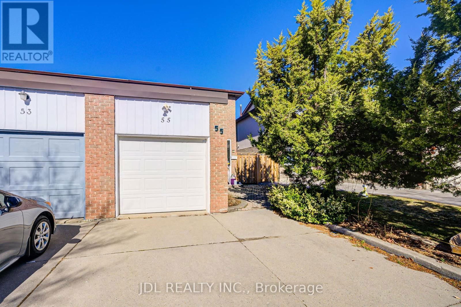 55 BARRINGTON CRESCENT Image 1
