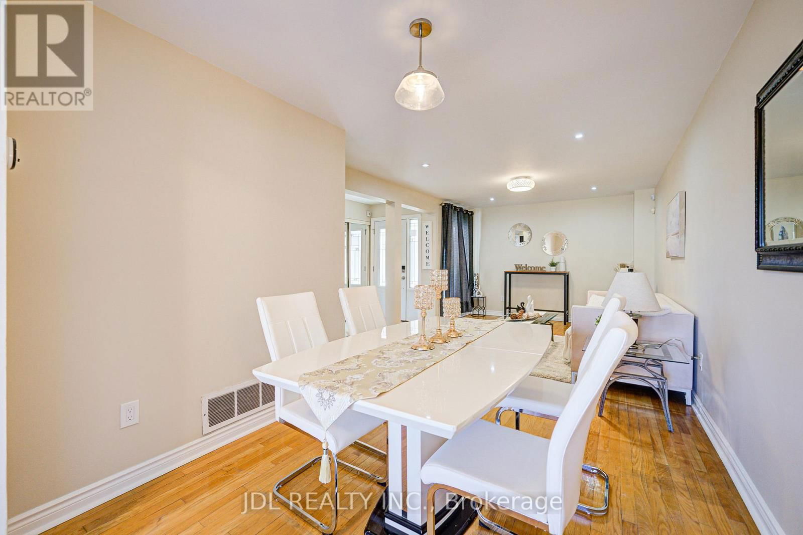 55 BARRINGTON CRESCENT Image 13