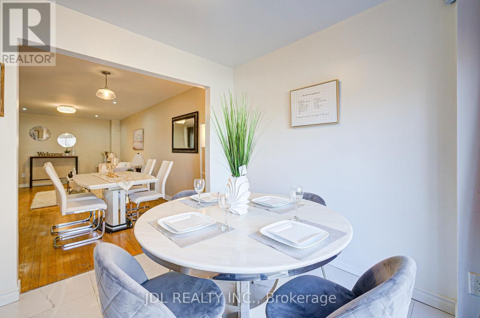 55 BARRINGTON CRESCENT Image 15